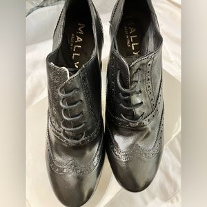 Women’s Black Laced Heel Shoes Size 10